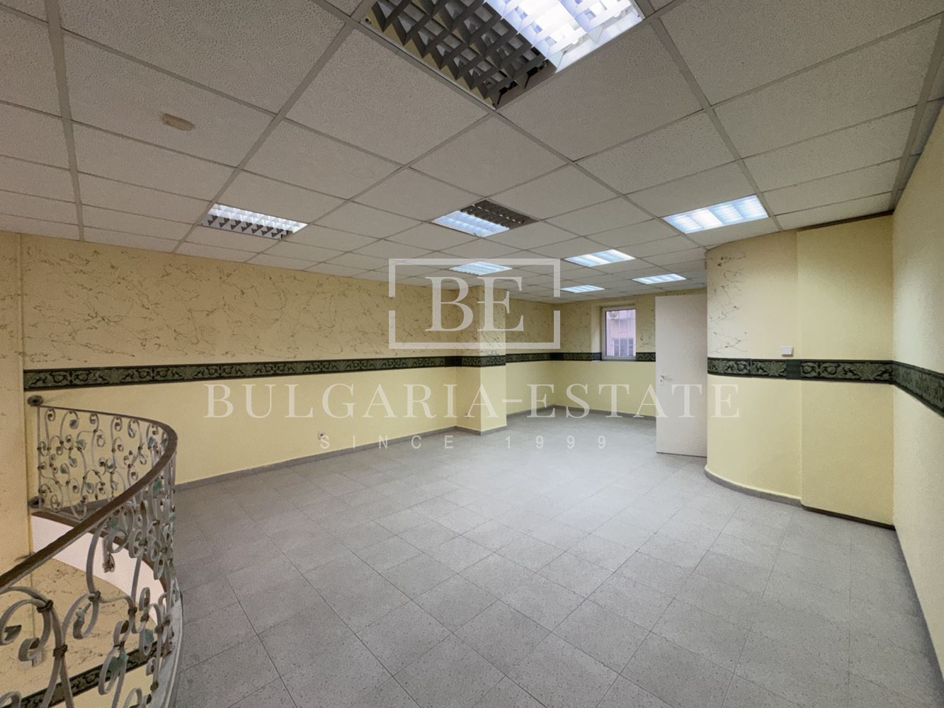 Ексклузивно от България Естейт: Магазин и Коктейл Бар в Центъра на Варна - 0