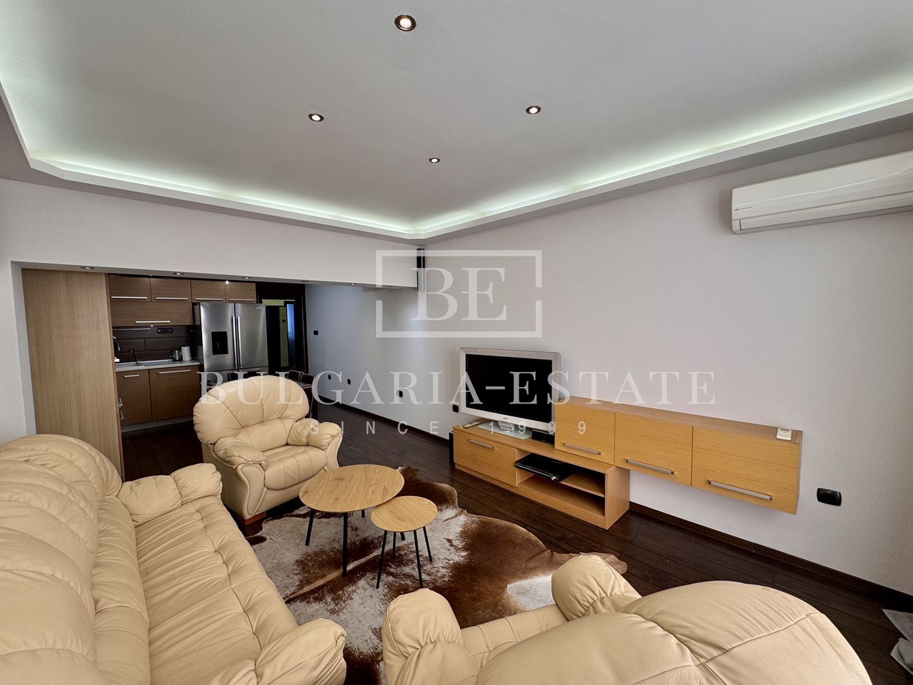 Елегантен тристаен апартамент, напълно обзаведен, в топ центъра на Варна-0 Елегантен тристаен апартамент, напълно обзаведен, в топ центъра на Варна - 0