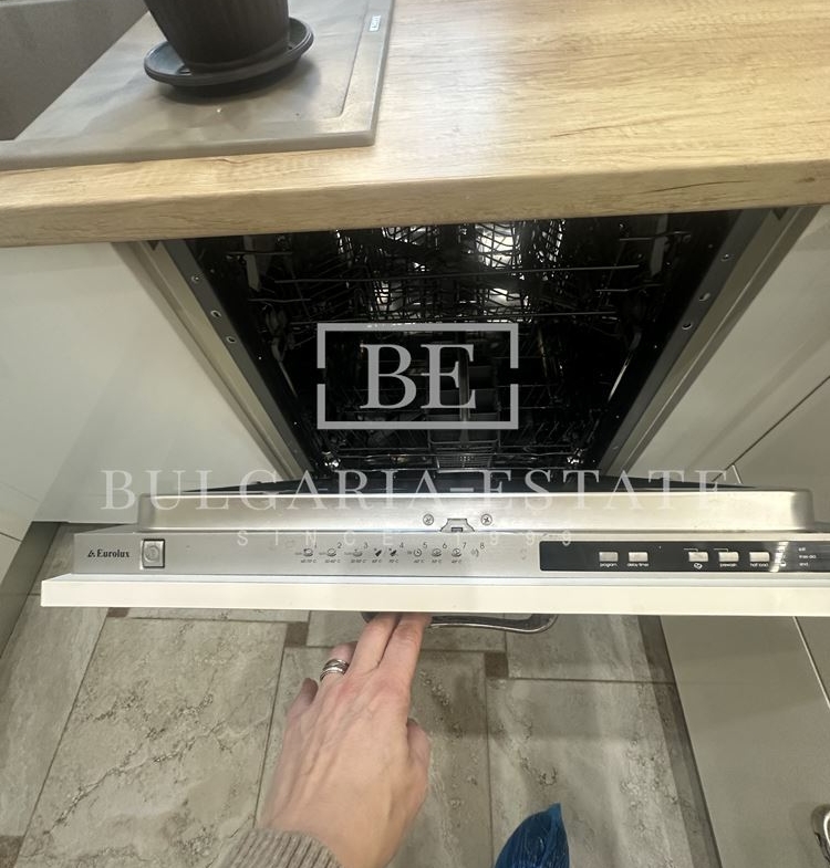 Луксозен тристаен в централната част на града - 0