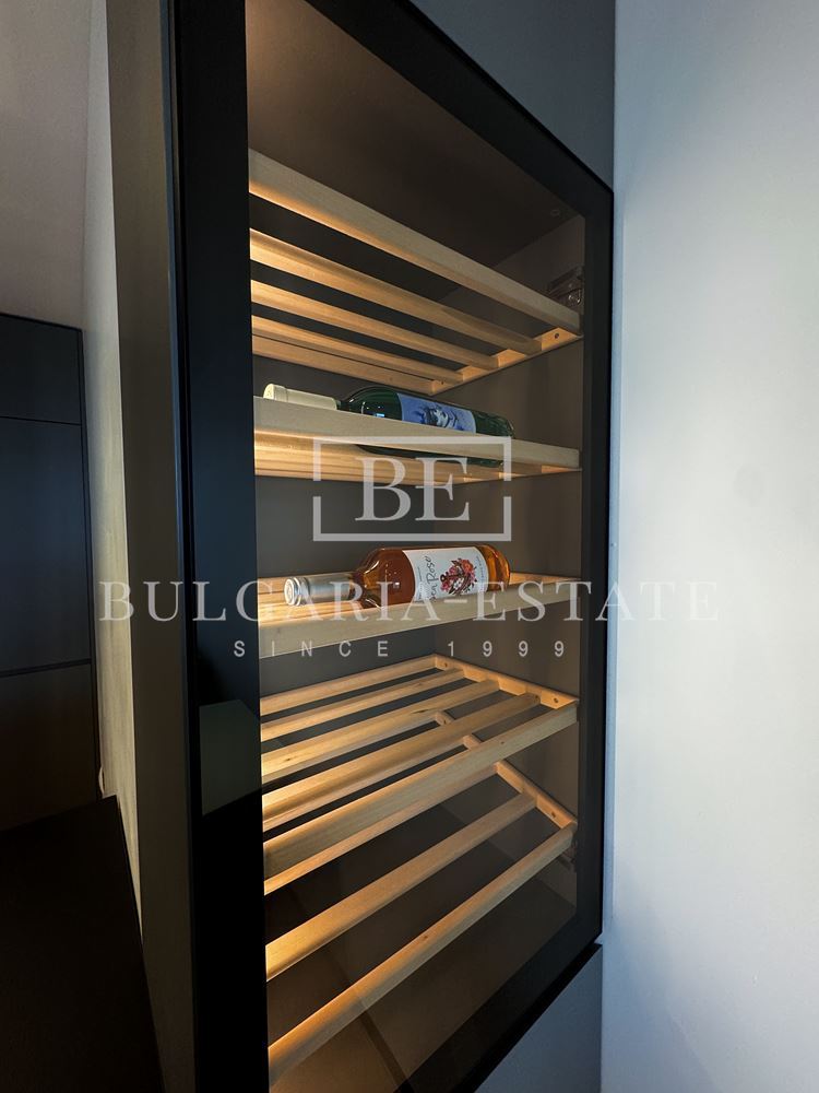 Stylish one-bedroom apartment for rent in an iconic building in. Breeze-0 Stylish one-bedroom apartment for rent in an iconic building in. Breeze - 0