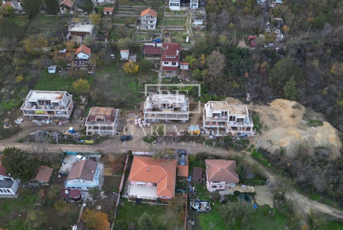 Новый трехэтажный дом со двором в Манастирском хребте - 0