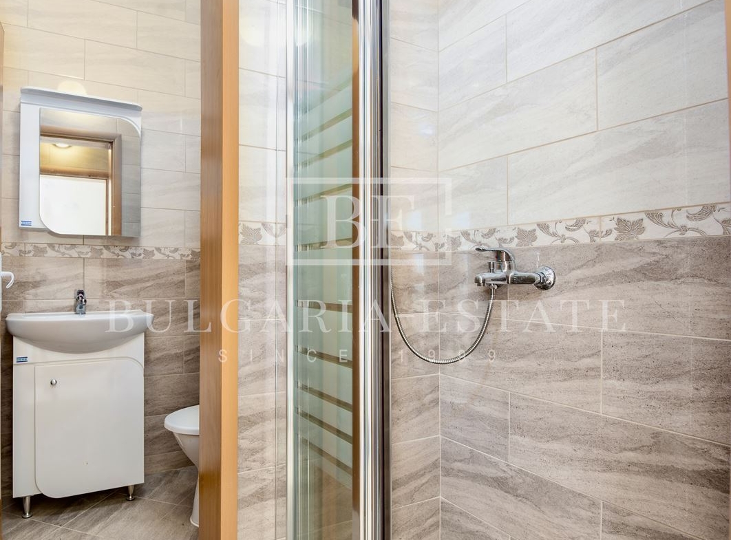 Тристаен апартамент с морска панорама – кв. Бриз + двоен гараж и паркомясто - 0