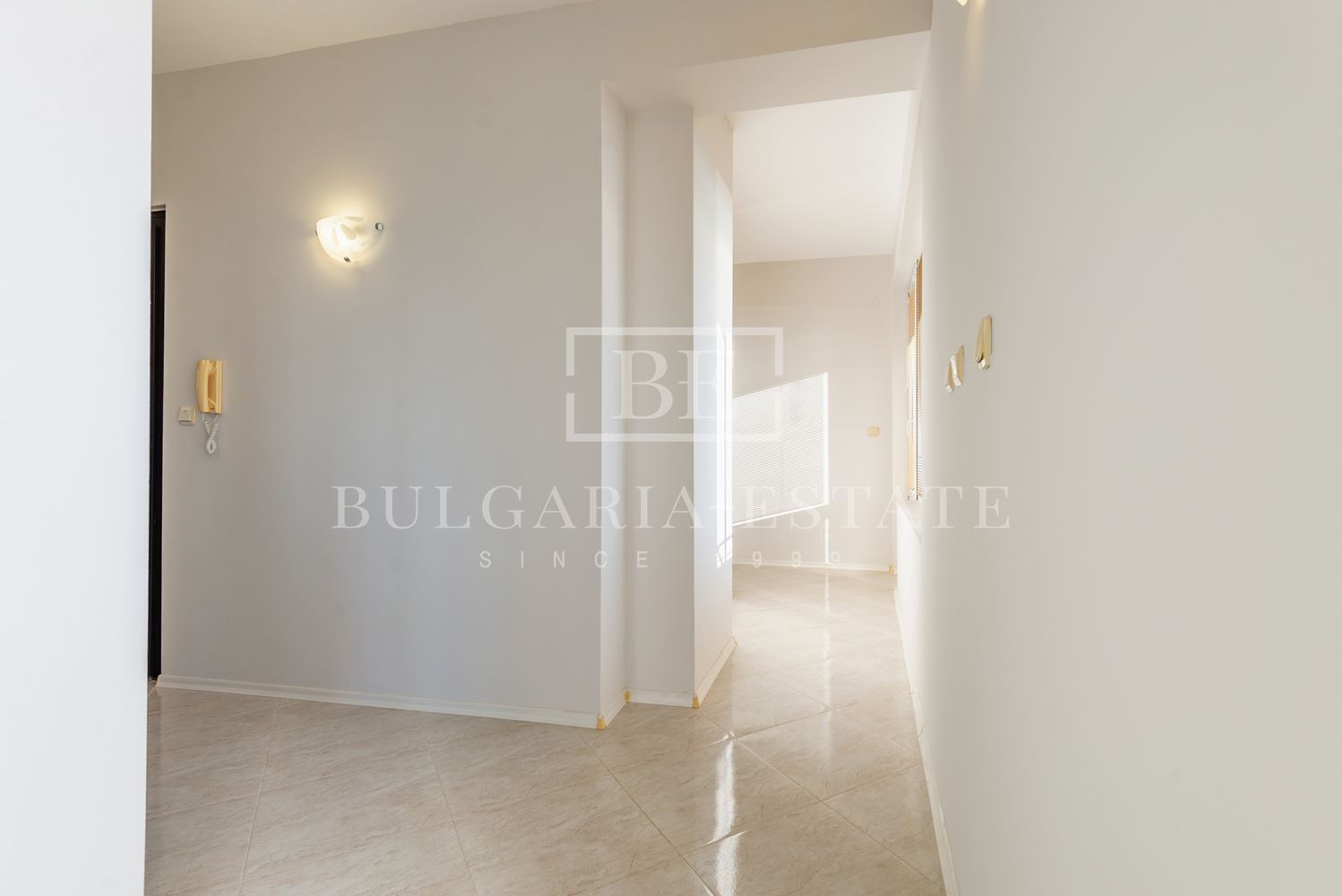 Тристаен апартамент с морска панорама – кв. Бриз + двоен гараж и паркомясто-0 Тристаен апартамент с морска панорама – кв. Бриз + двоен гараж и паркомясто - 0