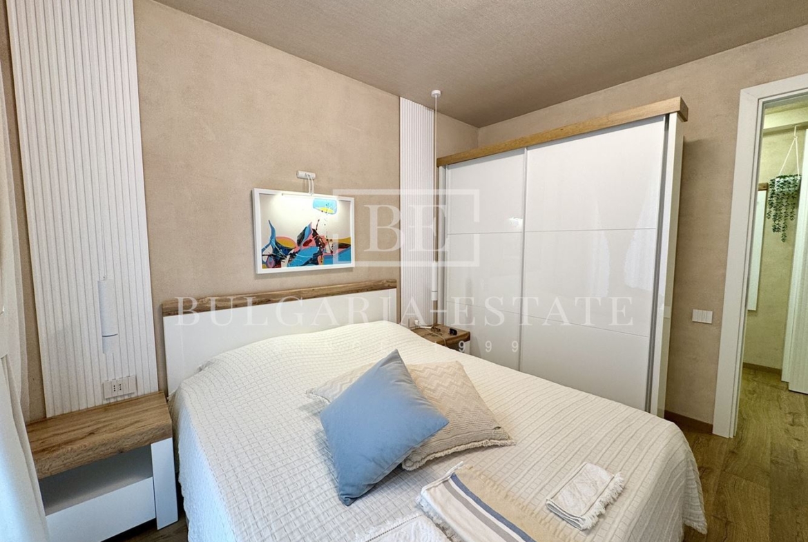 ЕКСКЛУЗИВНО! Луксозен тристаен апартамент в Св. Св. Константин и Елена - 0