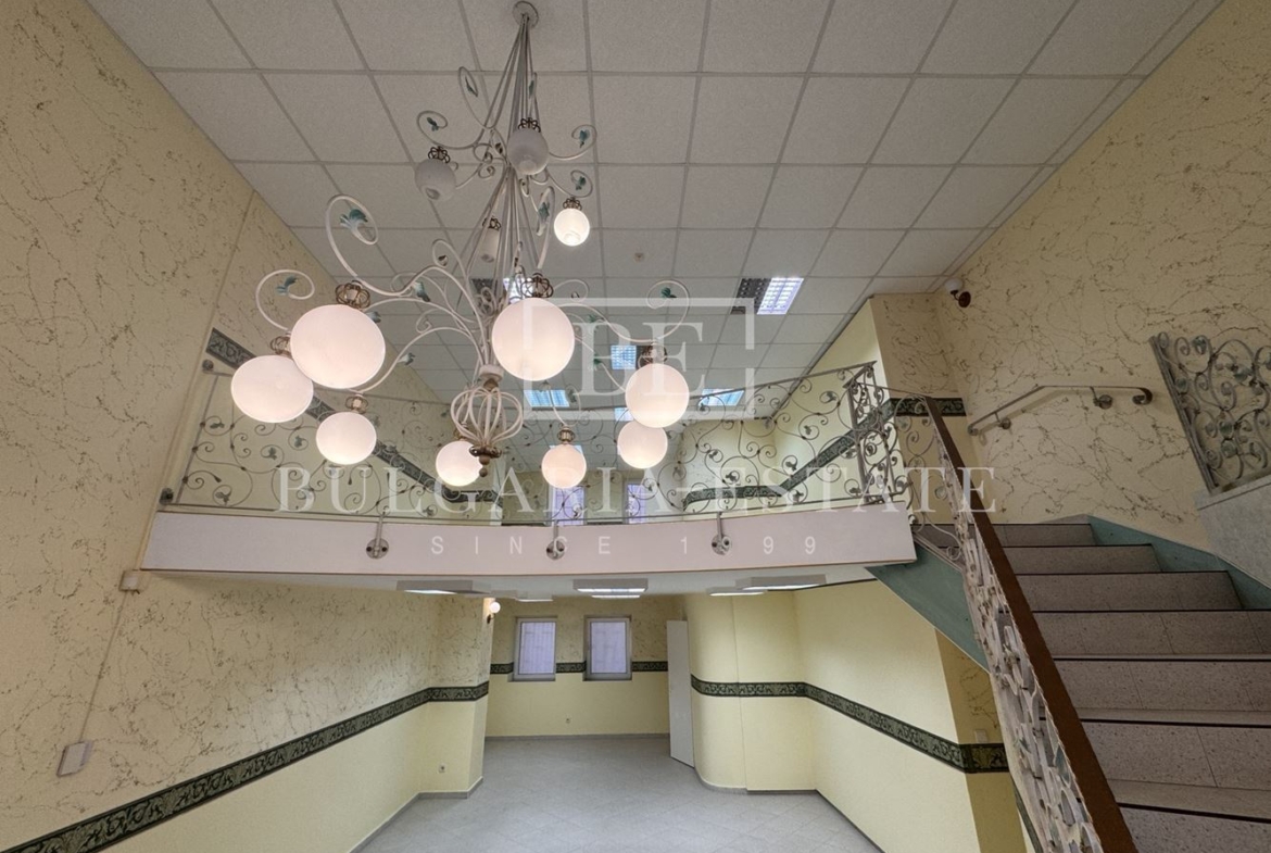 Ексклузивно от България Естейт: Магазин и Коктейл Бар в Центъра на Варна - 0