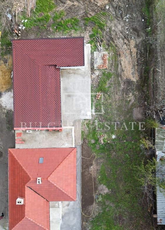 Прекрасна реновирана къща с голям двор – само на 12 км от центъра на Варна, с. Бенковски - 0