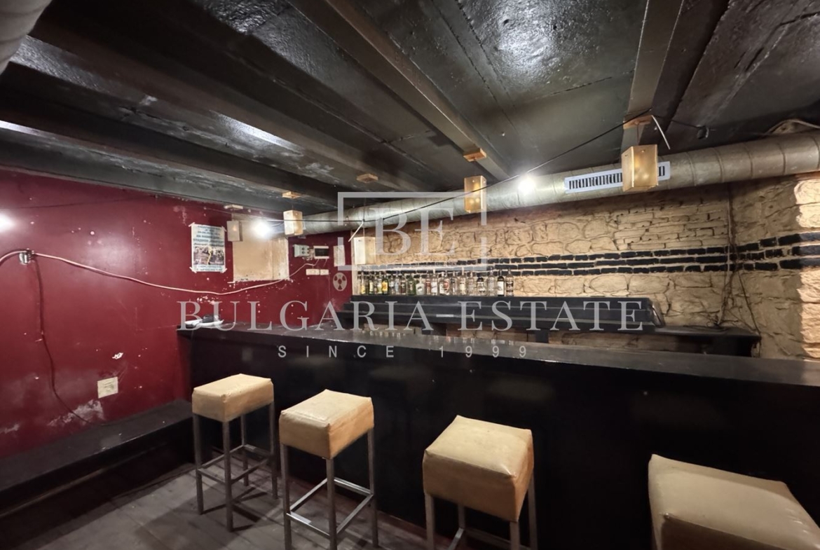 Ексклузивно от България Естейт: Магазин и Коктейл Бар в Центъра на Варна - 0