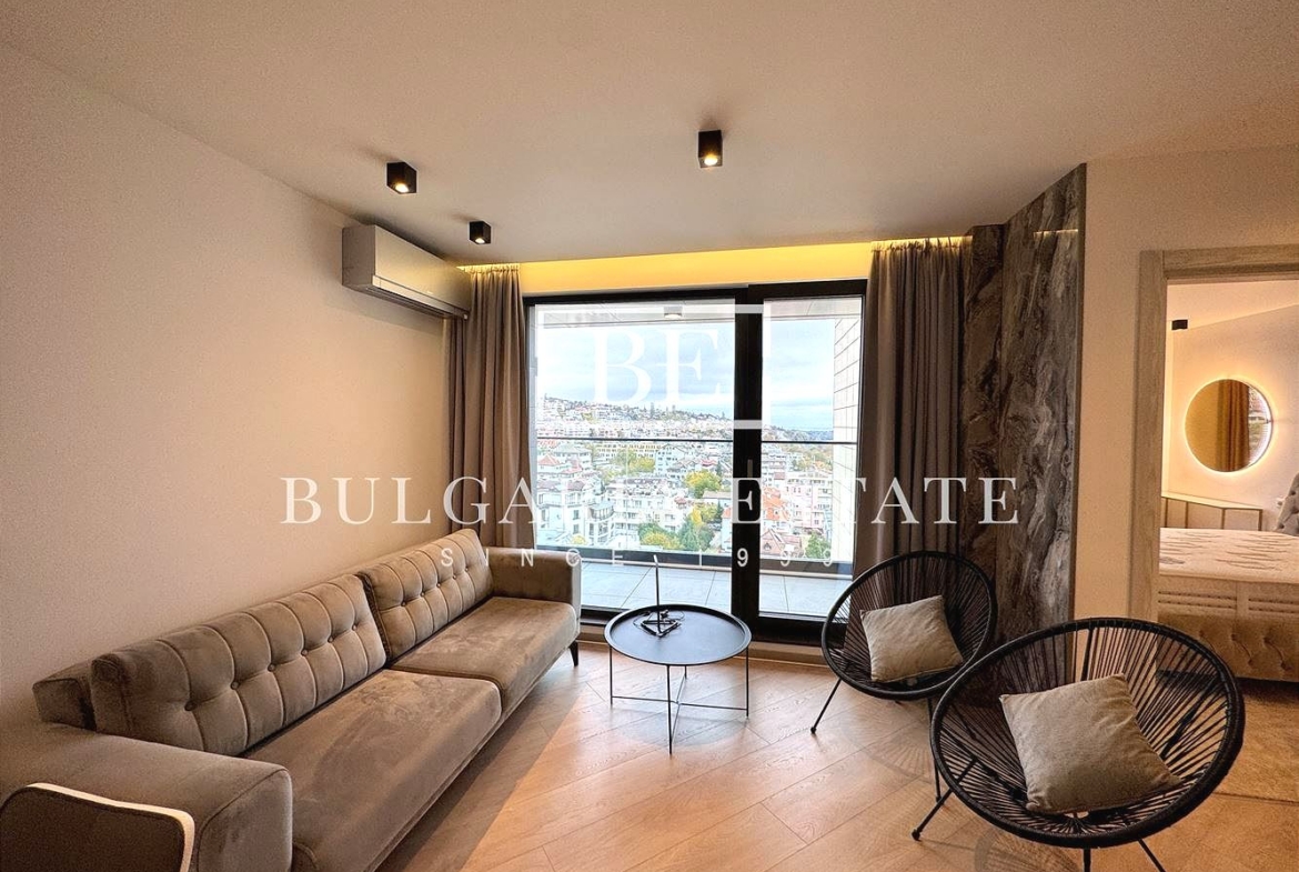 Stylish one-bedroom apartment for rent in an iconic building in. Breeze - 0