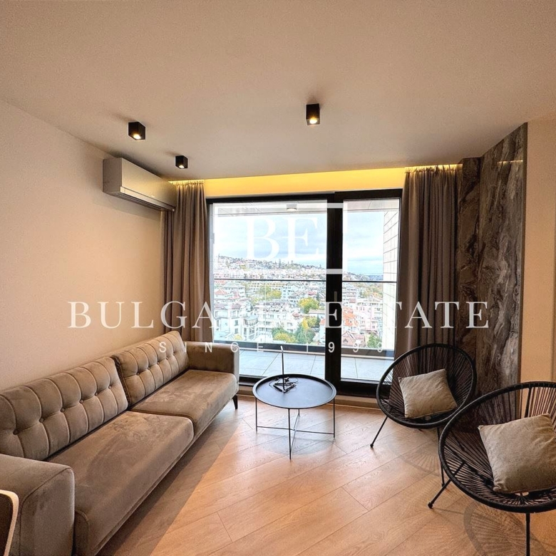 Стилен двустаен апартамент под наем в емблематична сграда в кв. Бриз - 0