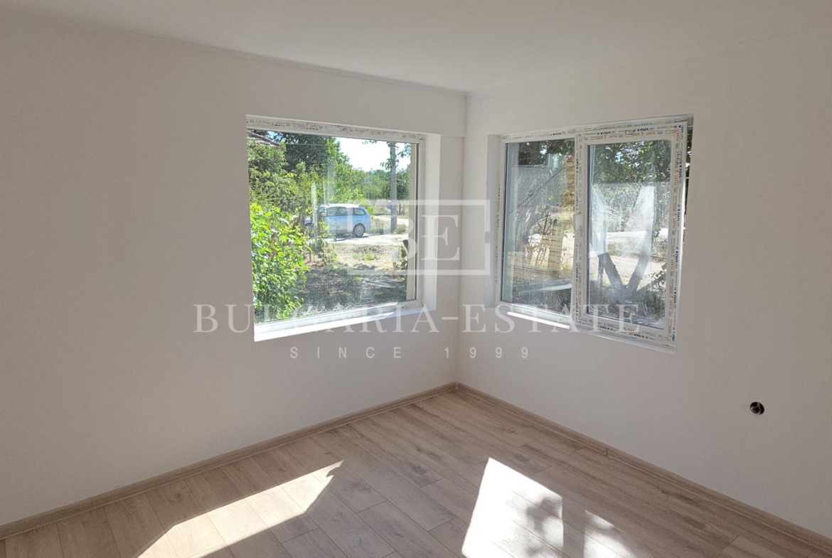 Реновирана къща с голяма градина - 0