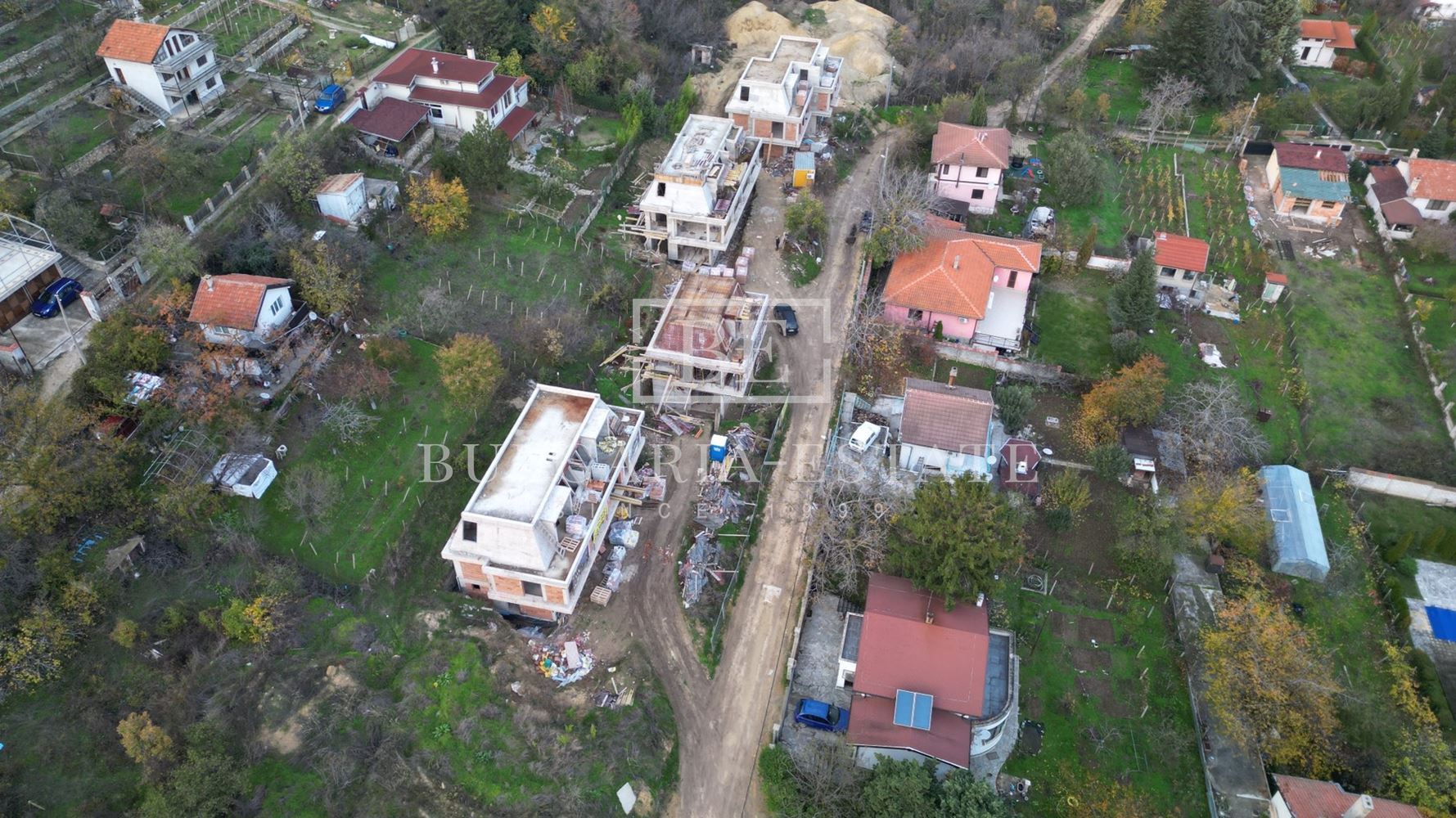 Новый трехэтажный дом со двором в Манастирском хребте - 0