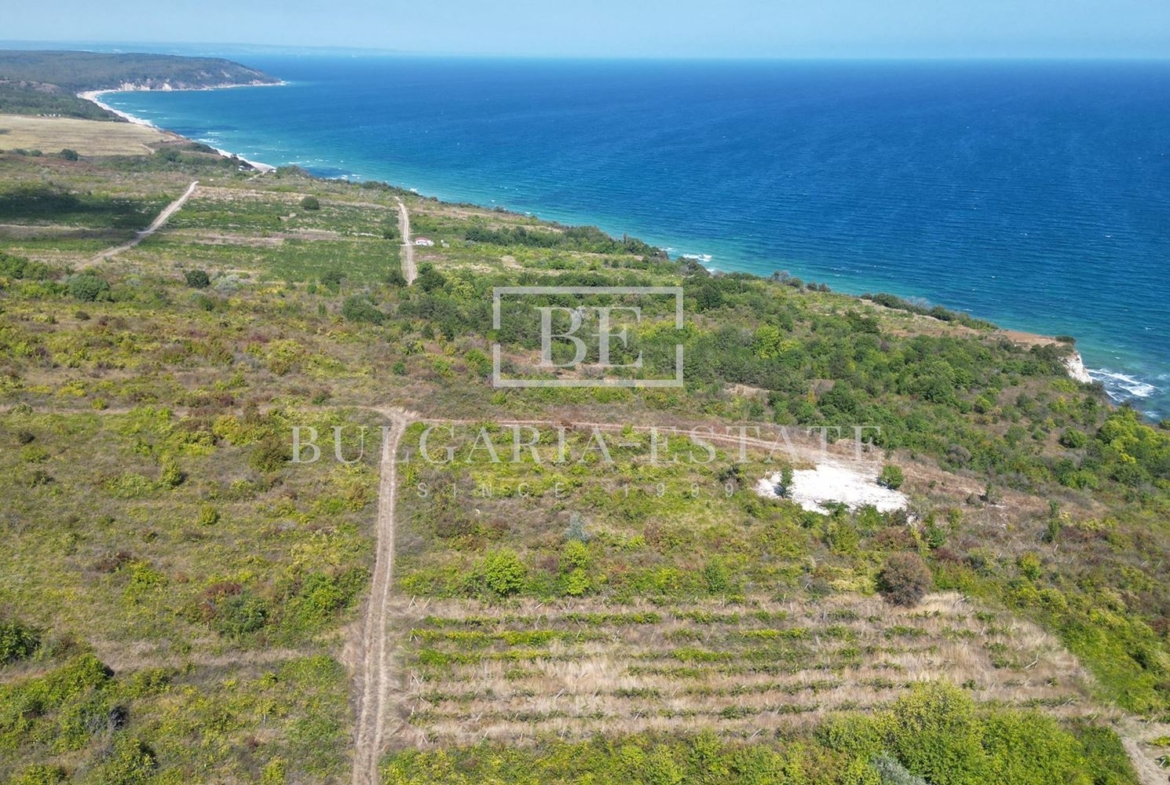 Просторен парцел за жилищно строителство в гр. Бяла – 2475 кв.м, само на 250 м от морския бряг - 0