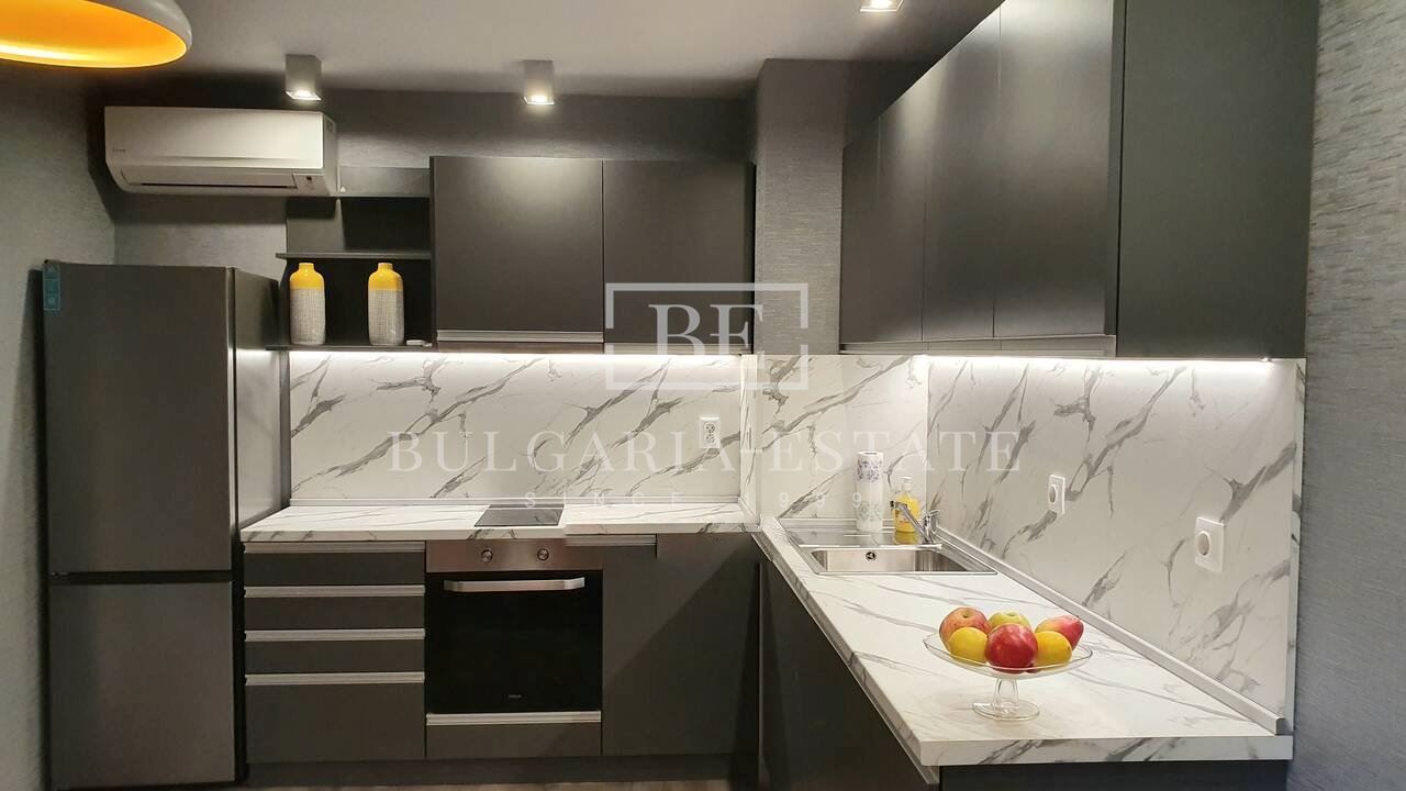 Einzimmerwohnung mit PARKPLATZ - St. St. Konstantin und Helena - 0