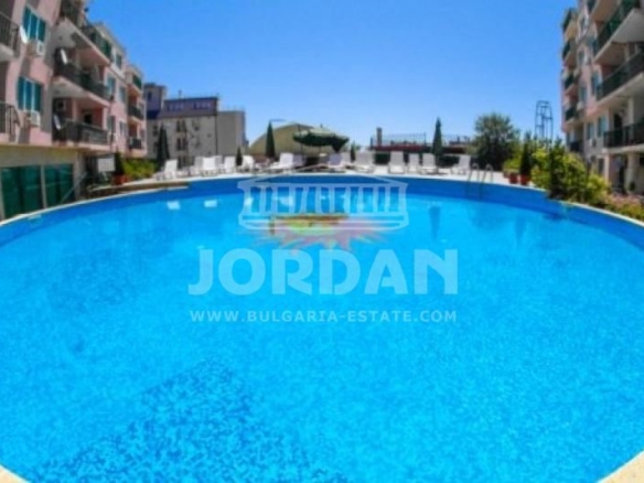 Тристаен апартамент - Ален мак - 0