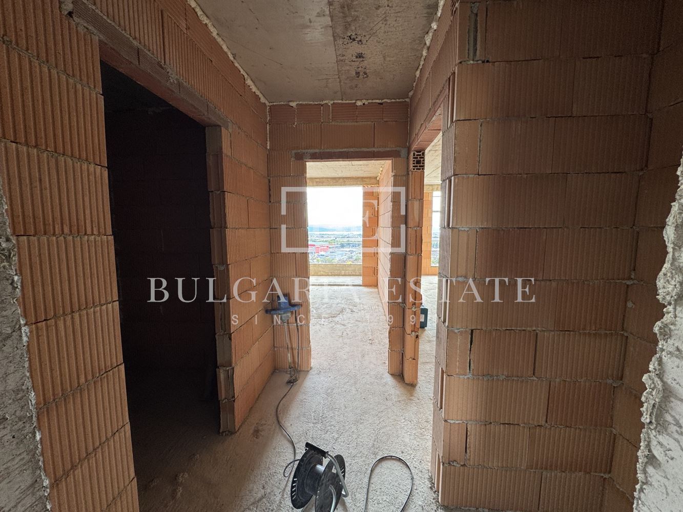 ОФЕРТА БЕЗ АНАЛОГ! АКТ 14 - Южен двустаен апартамент с панорама в модерна сграда – гр. Варна - 0