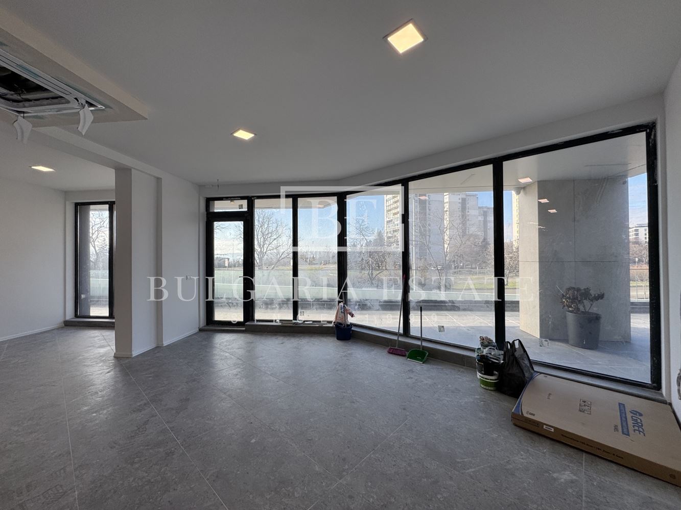Продается магазин на бул. „Василь Левски“, кв. Бриз - отличное расположение, функциональная планировка - 0