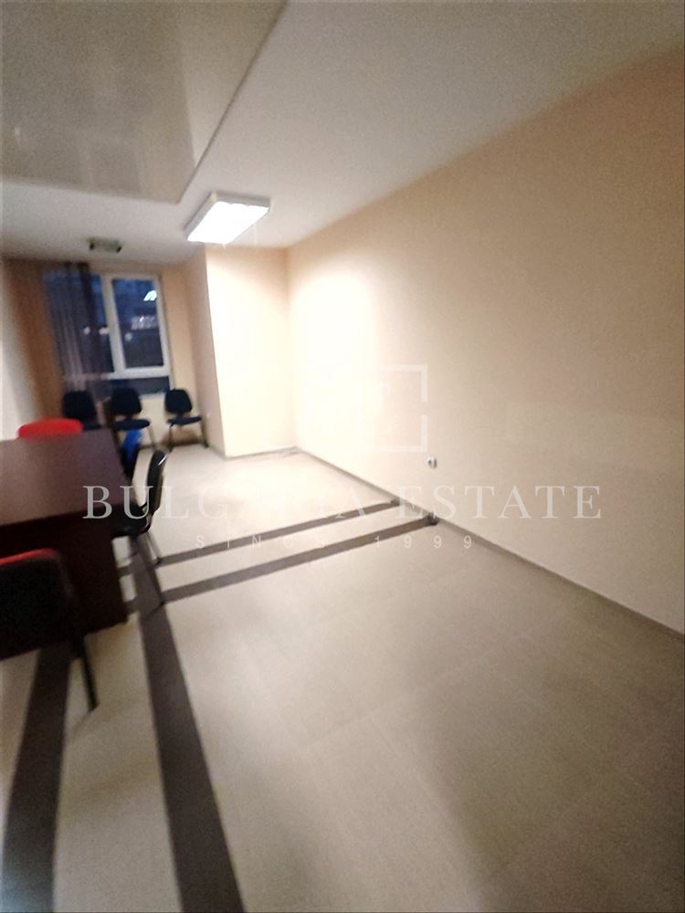 Представителен офис на главна улица - 0