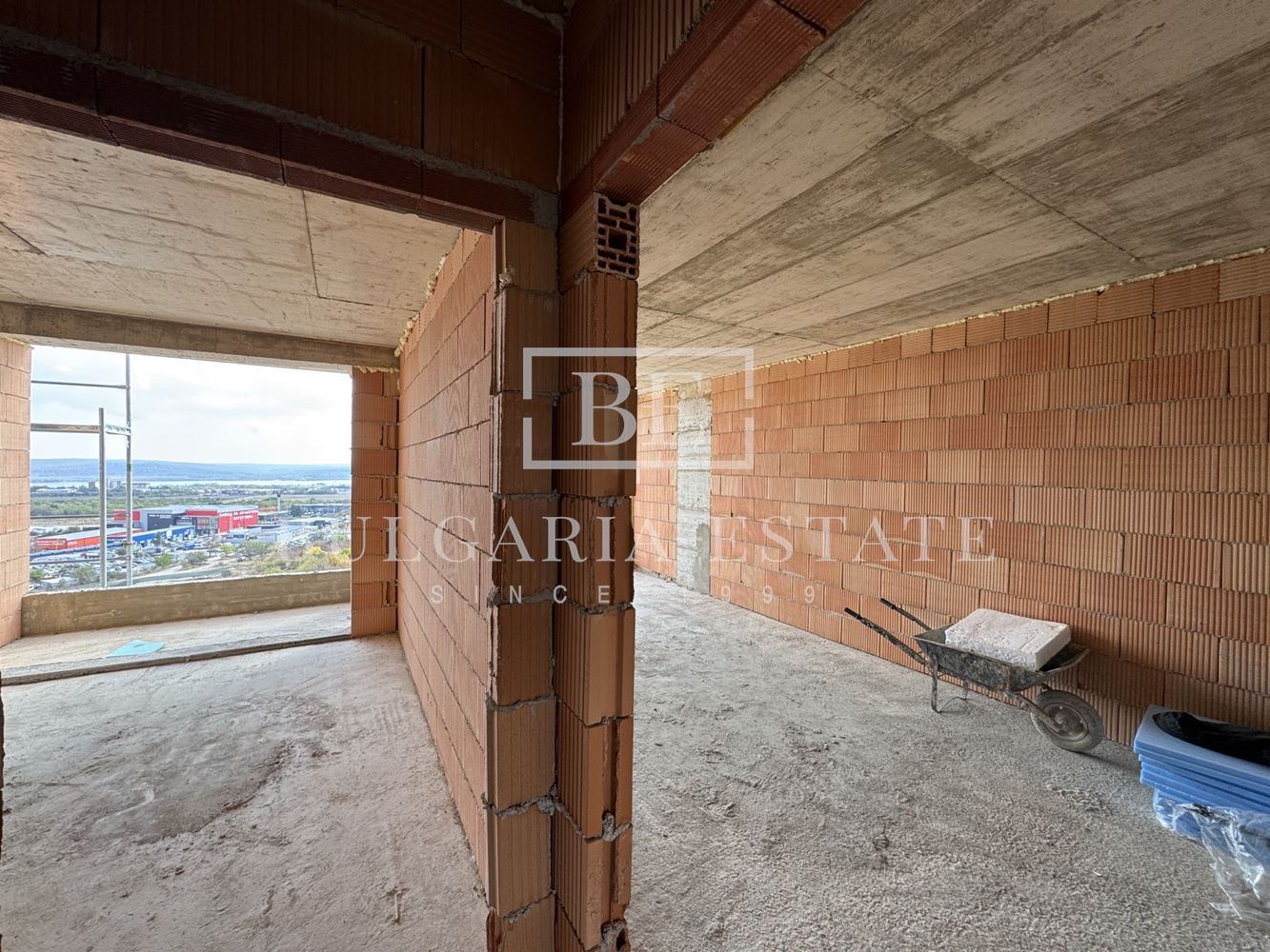 ОФЕРТА БЕЗ АНАЛОГ! АКТ 14 - Южен двустаен апартамент с панорама в модерна сграда – гр. Варна - 0