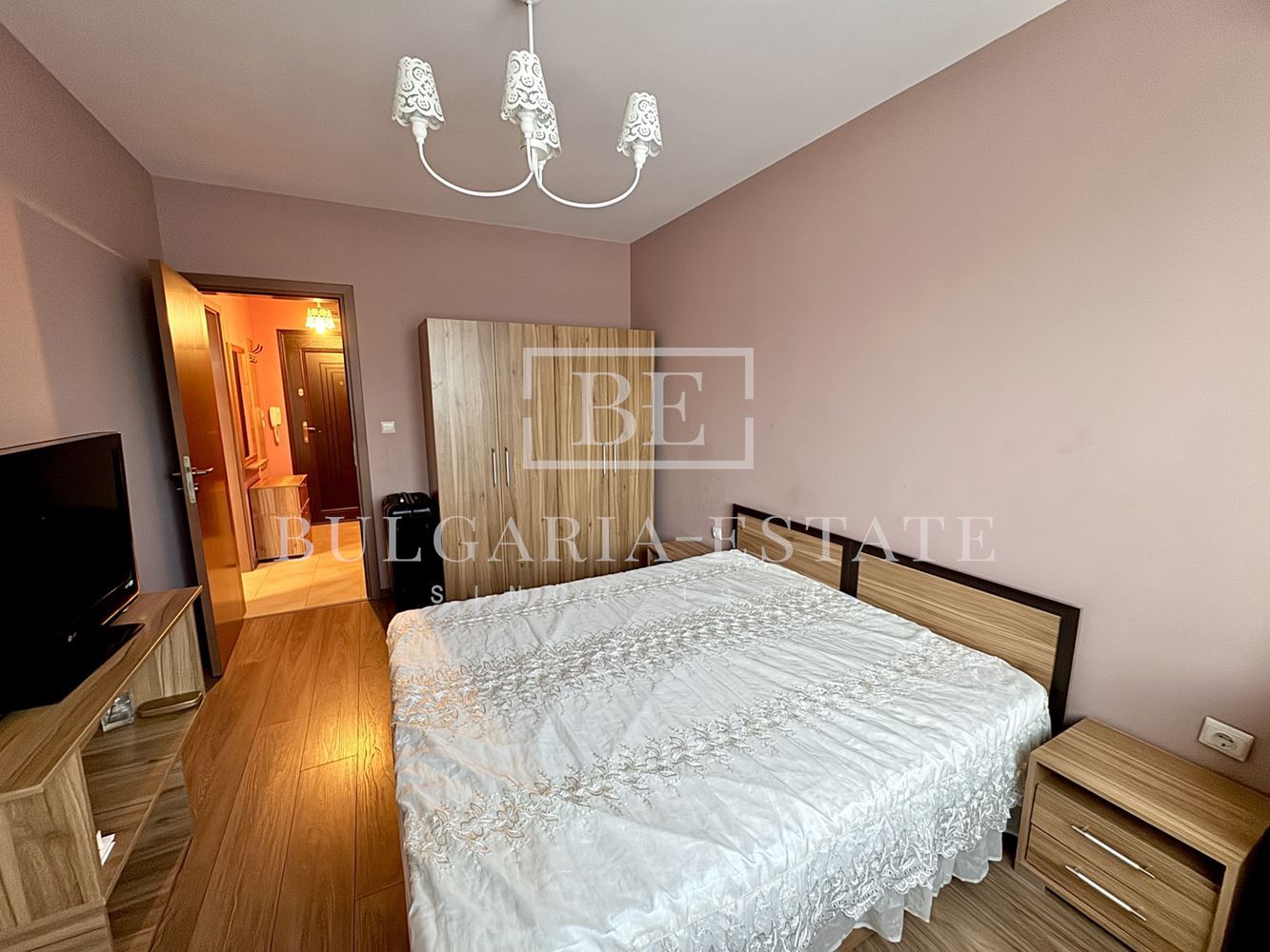 Топъл и светъл двустаен апартамент в Базар Левски с паркомясто - 0