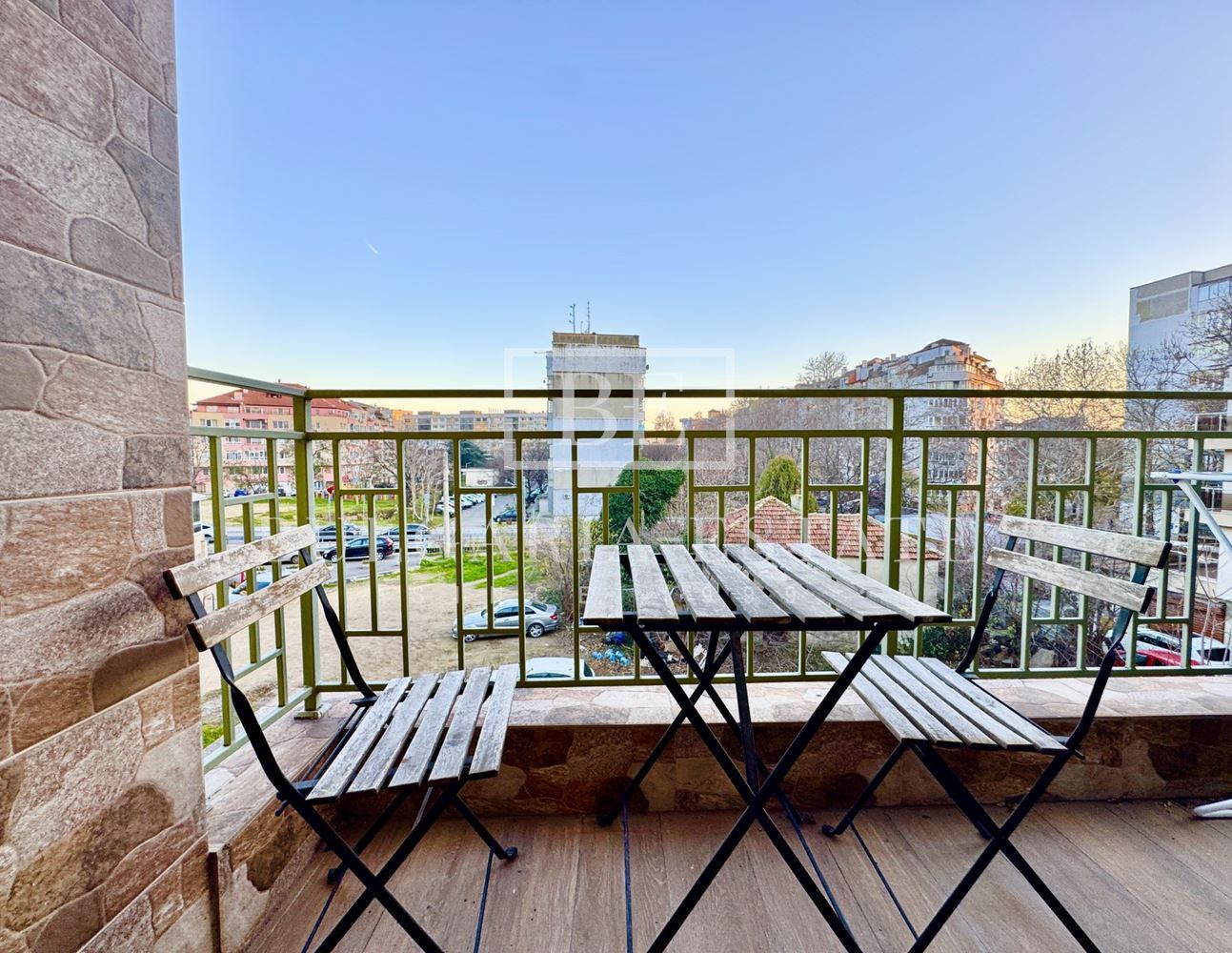 Топъл и светъл двустаен апартамент в Базар Левски с паркомясто - 0