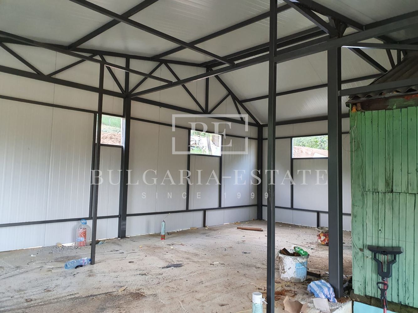 Къща във вилната зона на с. Осеново - 0