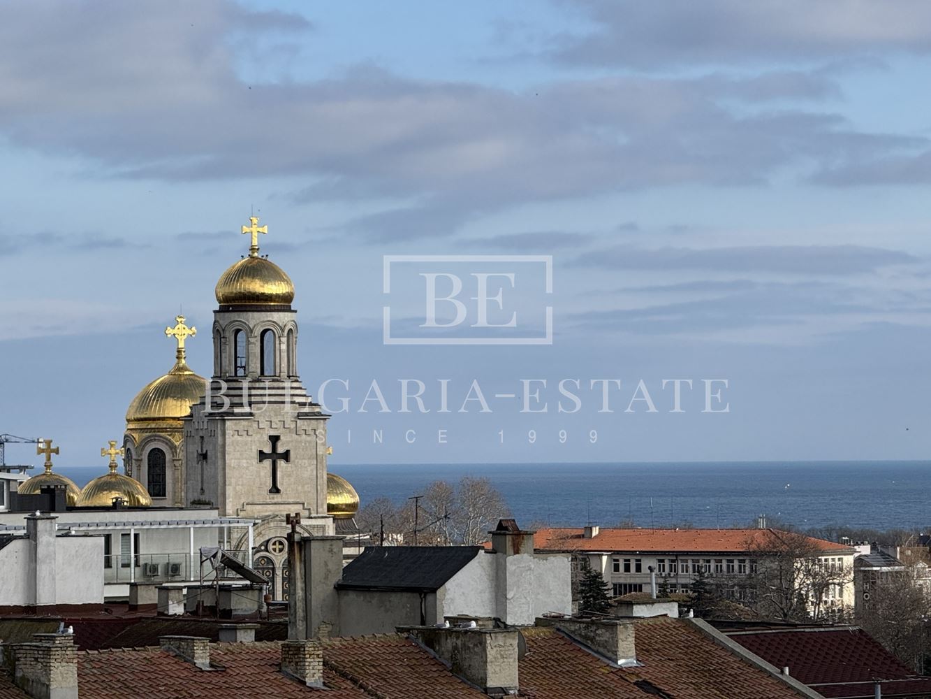 Просторен тристаен апартамент в предпочитан централен район-0 Просторен тристаен апартамент в предпочитан централен район - 0