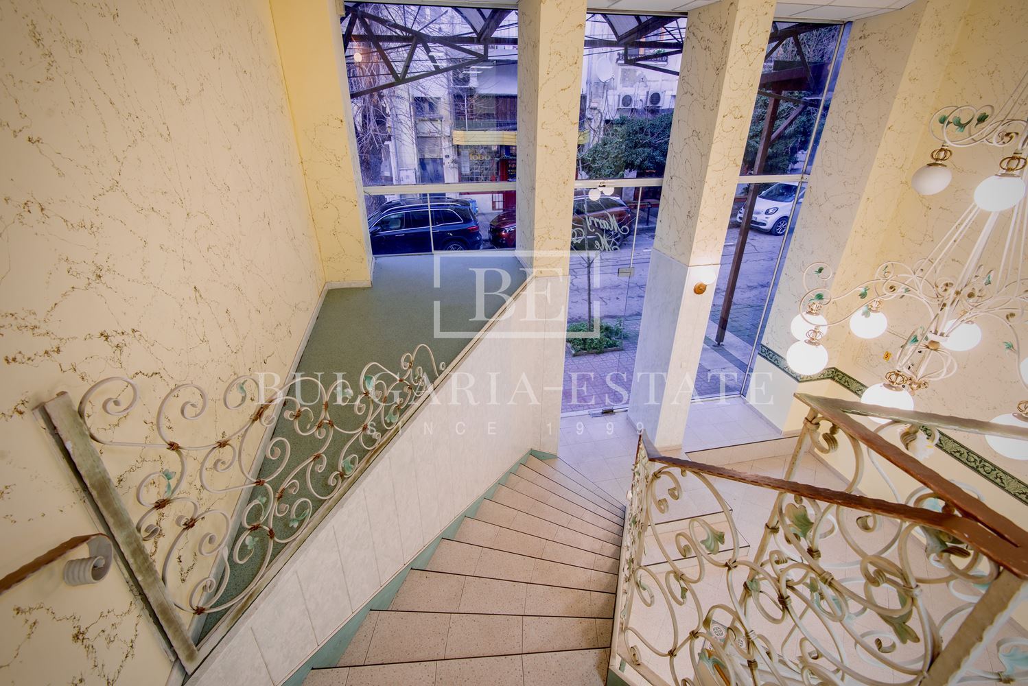 Ексклузивно от България Естейт: Магазин и Коктейл Бар в Центъра на Варна - 0