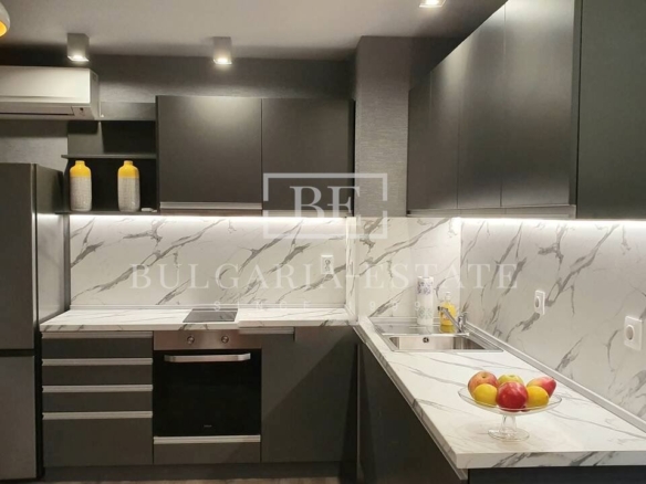 Апартаменты с одной спальней и парковочным местом - St. St. Константина и Елены - 0