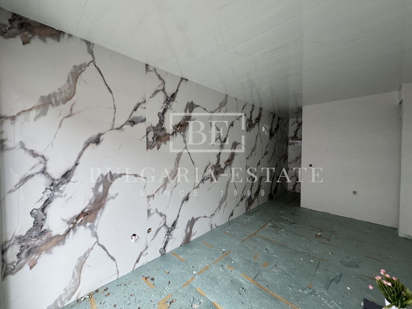 SHOP am Main Blvd. Zar Osvoboditel, gr. Varna, Roter Platz - 0