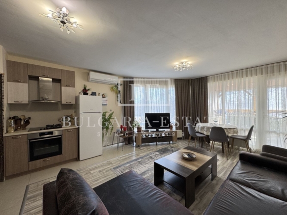 🏡 Стилно обзаведен тристаен апартамент с паркомясто в с. Езерово - 0