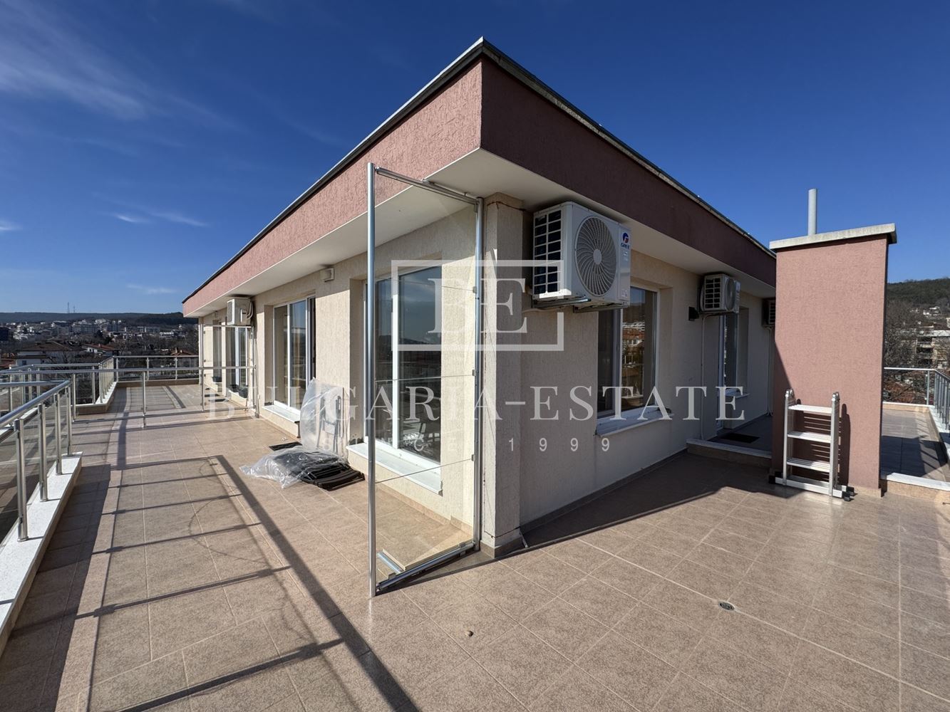 🌞 Луксозен южен пентхаус под наем – 120 кв.м, големи тераси, първи наематели – Виница, Варна - 0