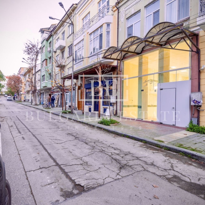 Ексклузивно от България Естейт: Магазин и Коктейл Бар в Центъра на Варна - 0