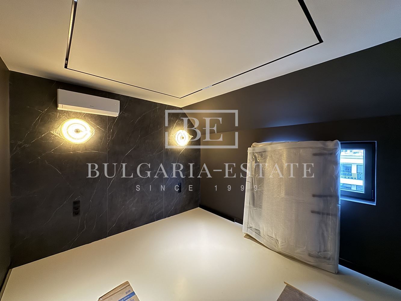 Просторен тристаен апартамент в предпочитан централен район - 0