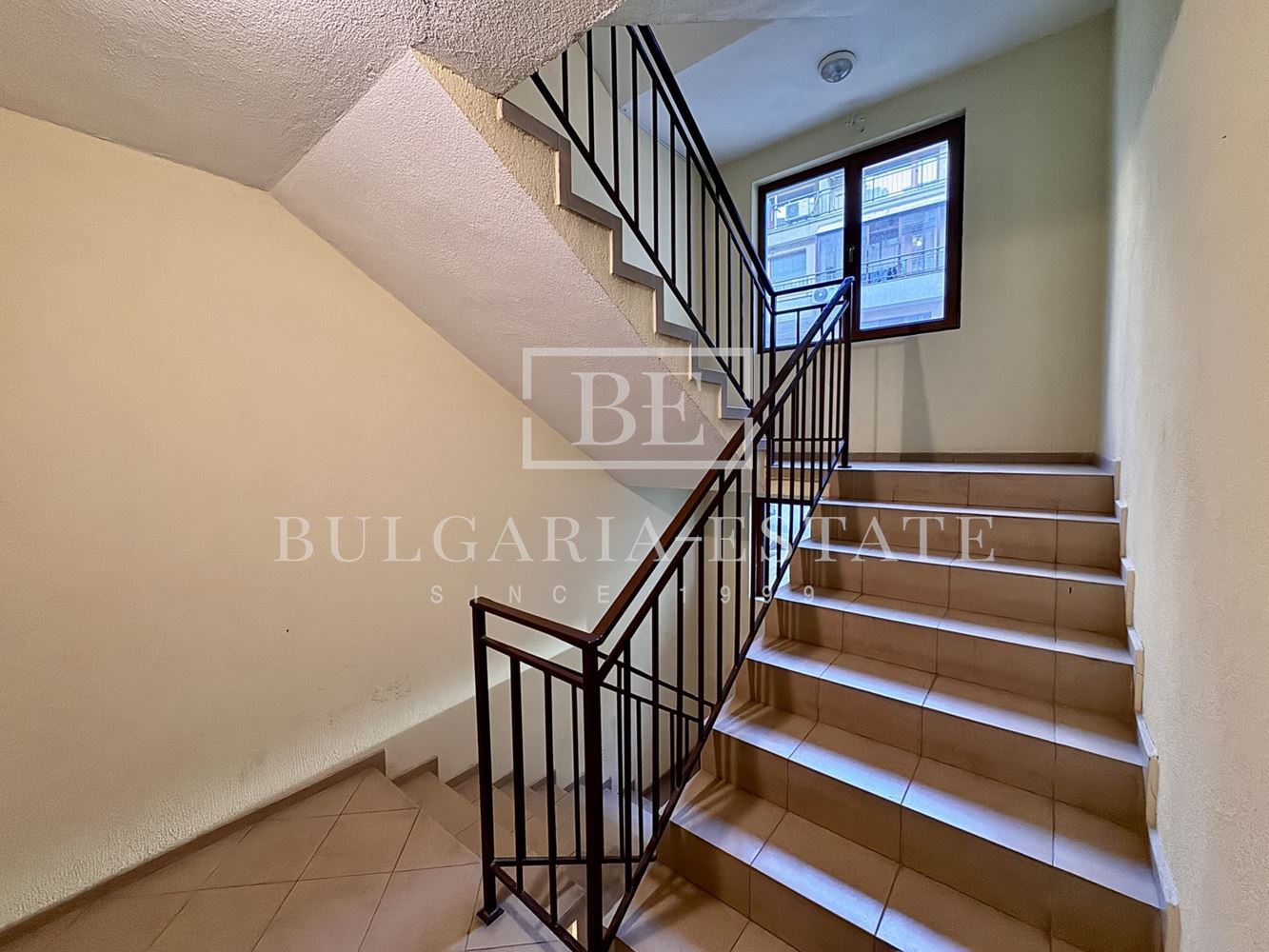 Топъл и светъл двустаен апартамент в Базар Левски с паркомясто - 0