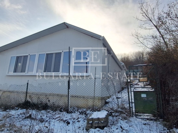 Къща във вилната зона на с. Осеново - 0