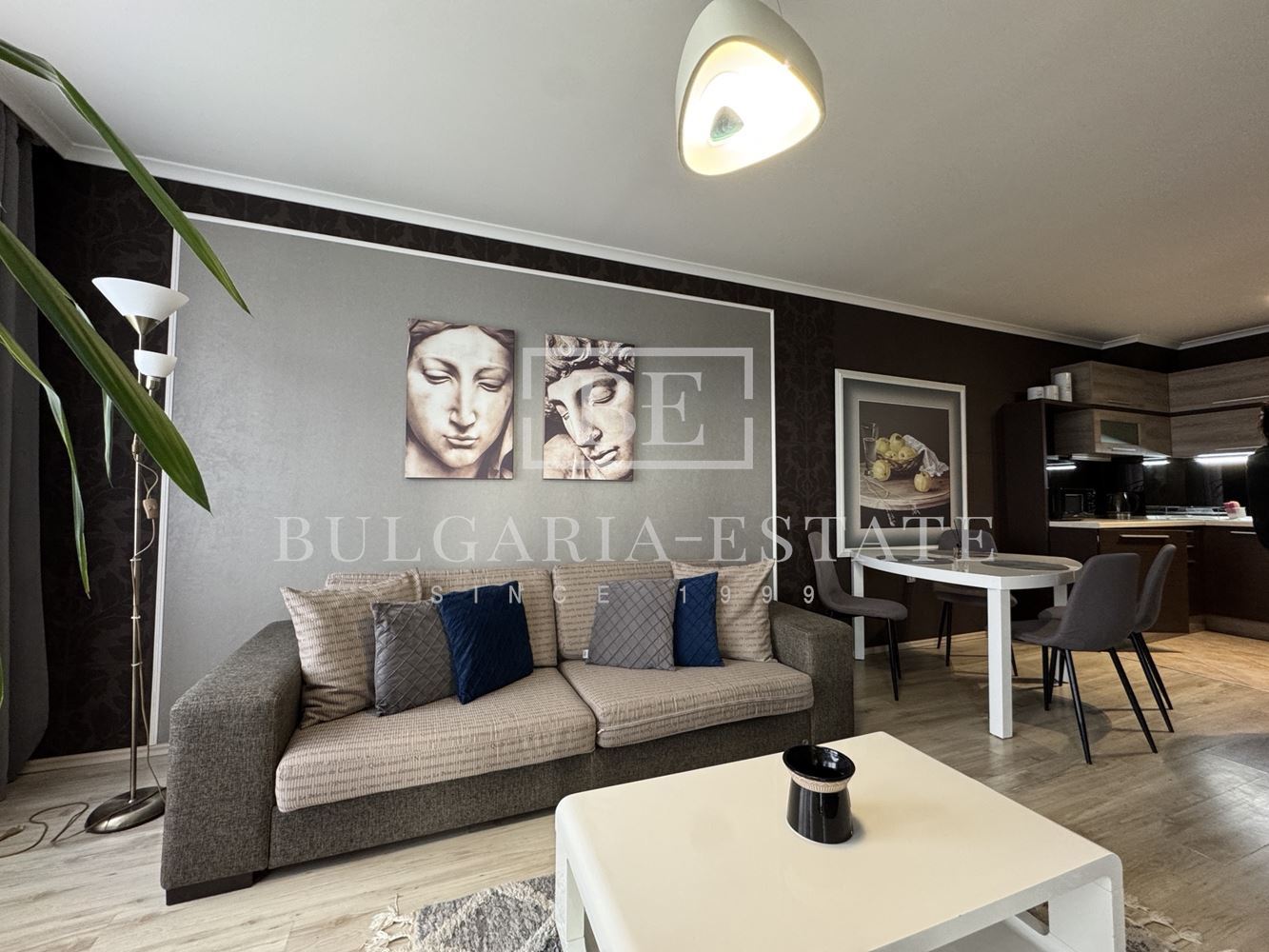 Луксозен двустаен апартамент, затворен комплекс м-т Евксиноград, гр. Варна, включена такса поддръжка - 0