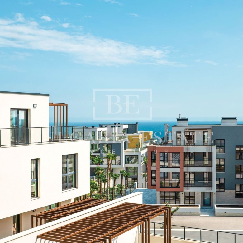 Луксозен четиристаен апартамент с панорамна морска гледка в бутиков затворен комплекс от България Естейт - 0