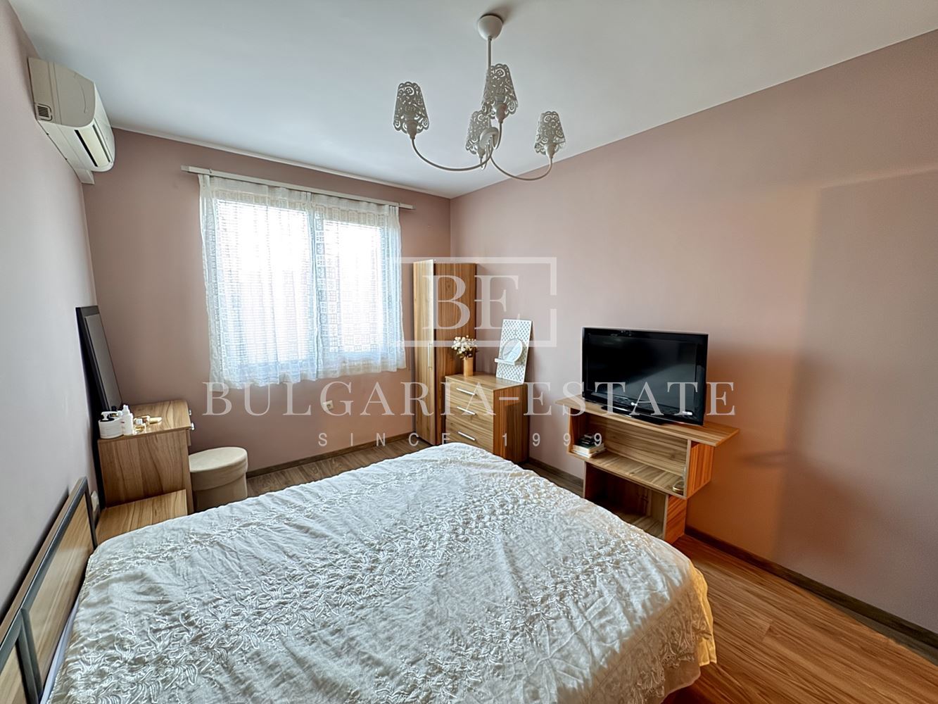 Топъл и светъл двустаен апартамент в Базар Левски с паркомясто - 0