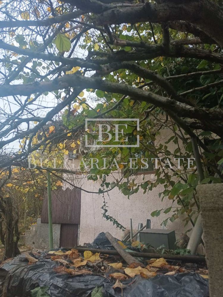 Двуетажна къща с голям парцел в местност Крушките, гр. Варна - 0