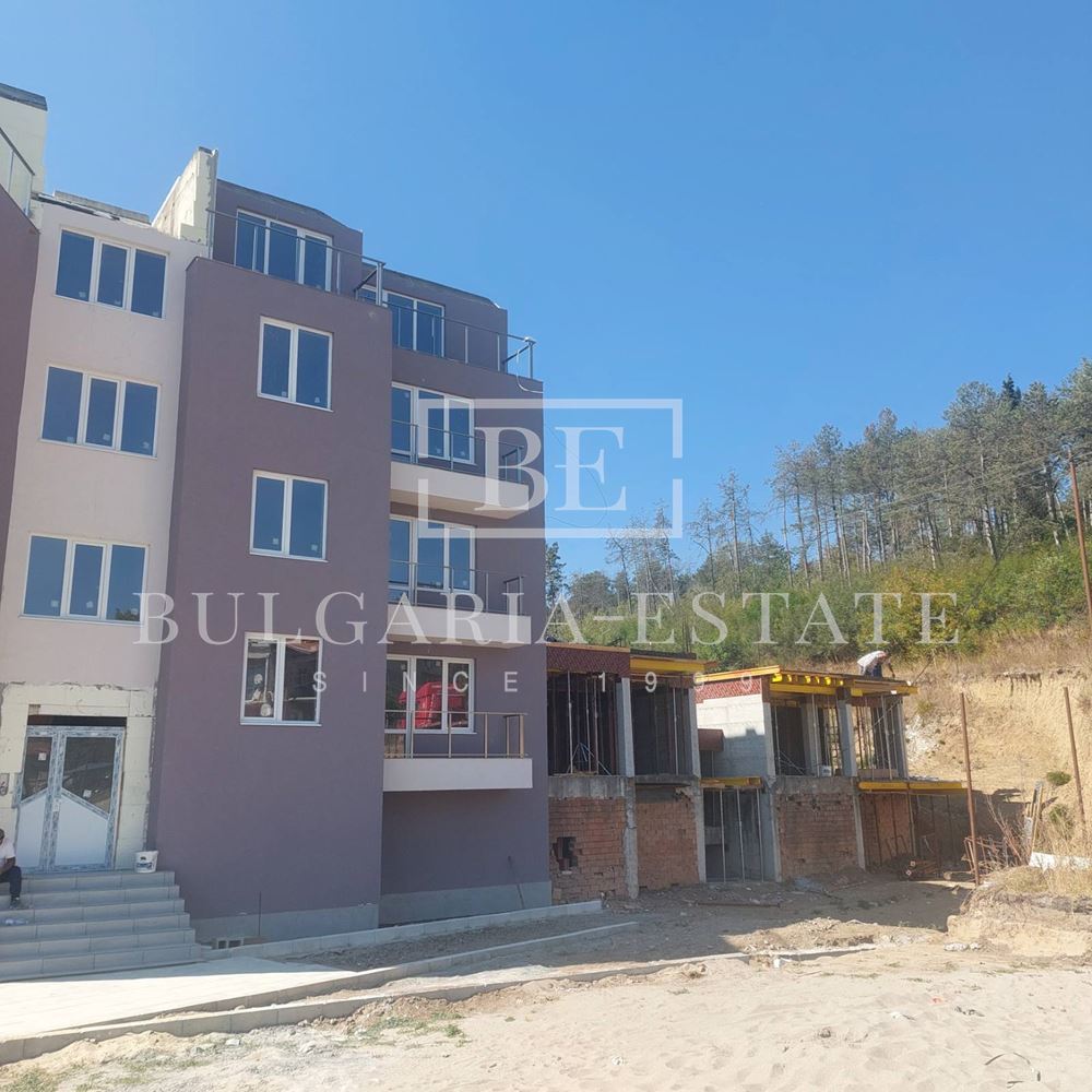 Helle Ein-Zimmer-Wohnung 58,54 qm im 4. Stock. Asparuhovo - 0