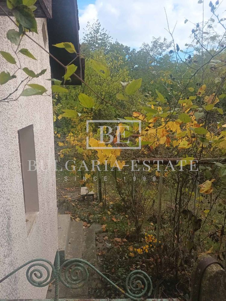 Двуетажна къща с голям парцел в местност Крушките, гр. Варна - 0