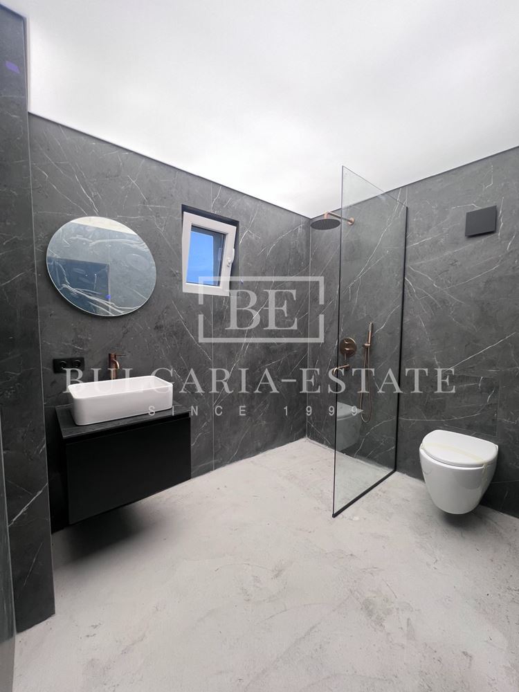 Просторная двухкомнатная квартира с двумя террасами в широком центре - 0