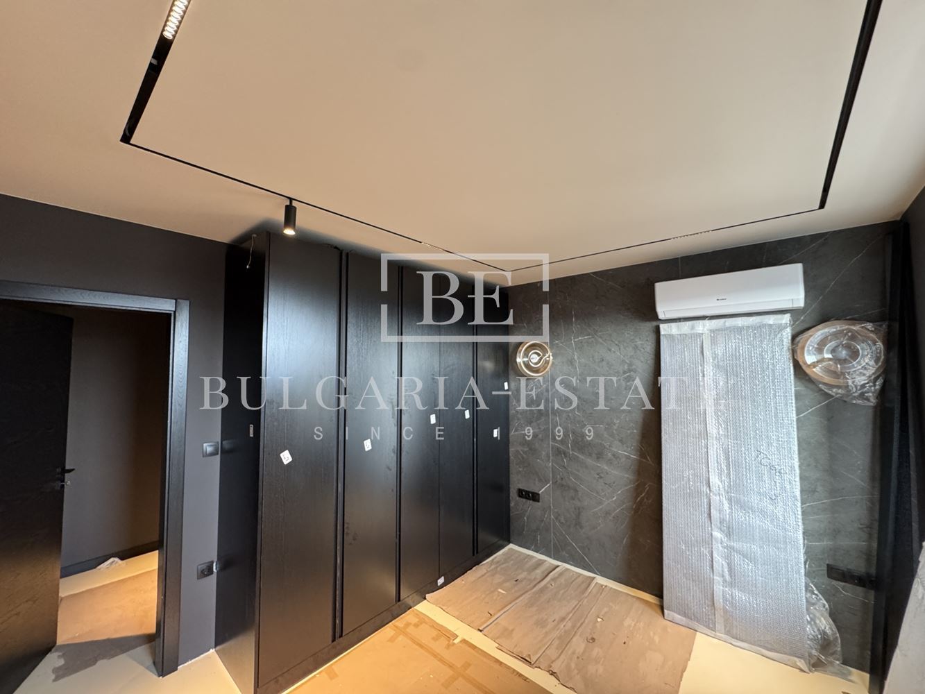 Напълно обзаведен тристаен апартамент в широк център - 101 кв.м. - 0