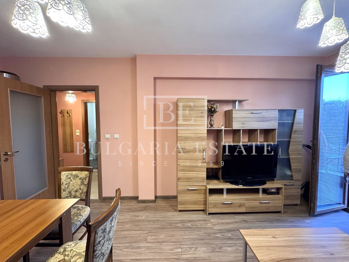 Топъл и светъл двустаен апартамент в Базар Левски с паркомясто - 0