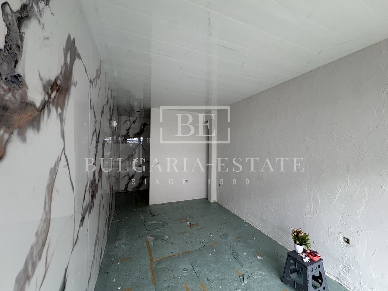 SHOP am Main Blvd. Zar Osvoboditel, gr. Varna, Roter Platz - 0