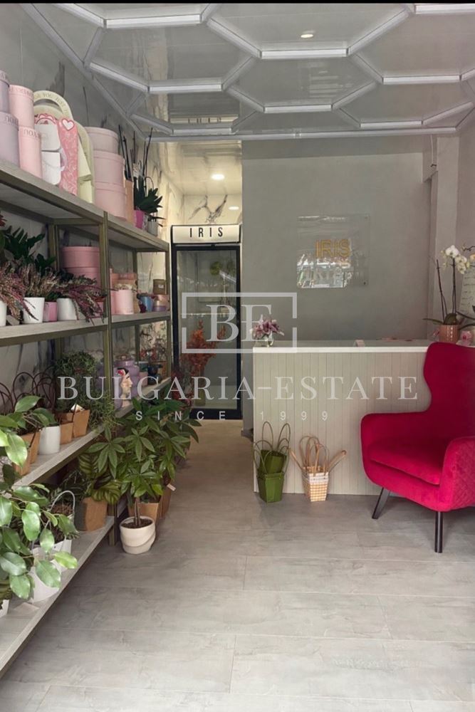 МАГАЗИН на главен бул. Цар Освободител, гр. Варна, Червен Площад - 0