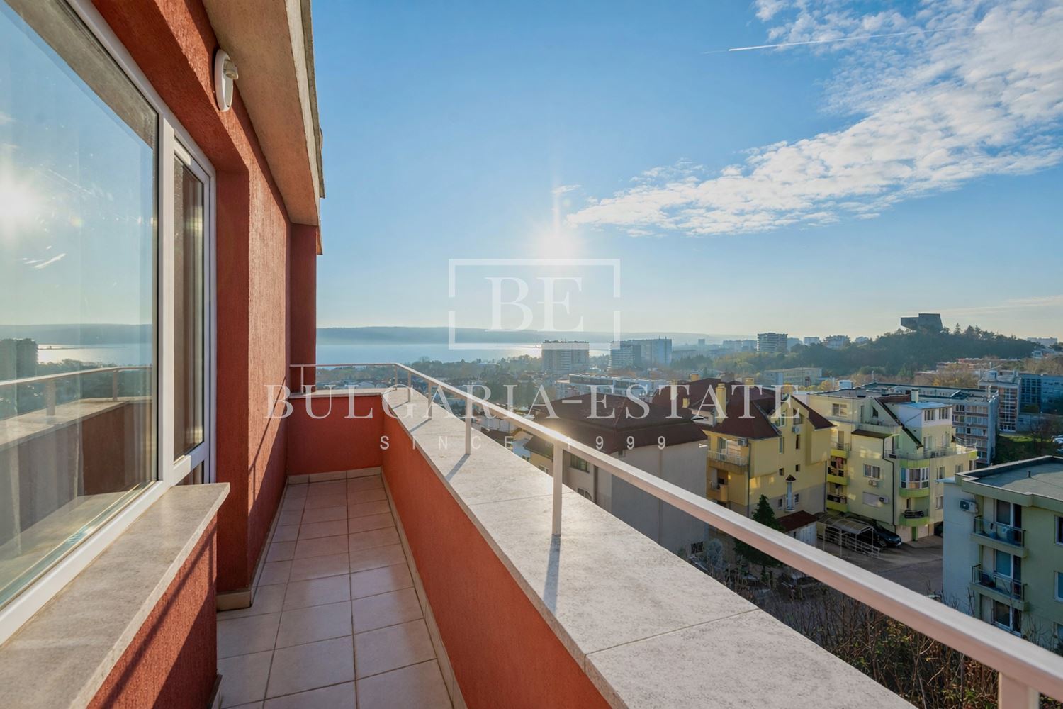 Трехкомнатная квартира с видом на море - кв. Бриз + двойной гараж и парковочное место - 0