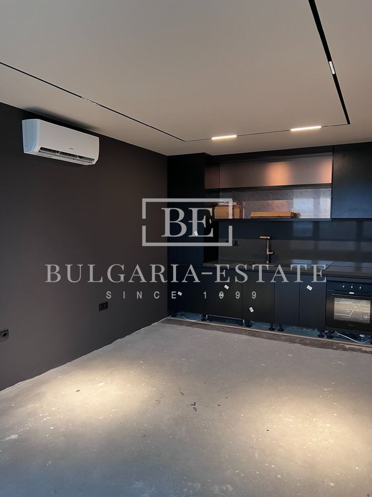 Просторная двухкомнатная квартира с двумя террасами в широком центре - 0