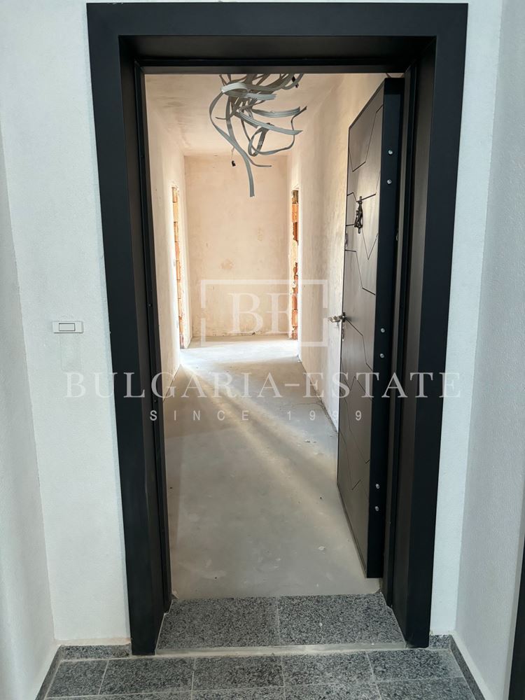 Просторная двухкомнатная квартира с двумя террасами в широком центре - 0