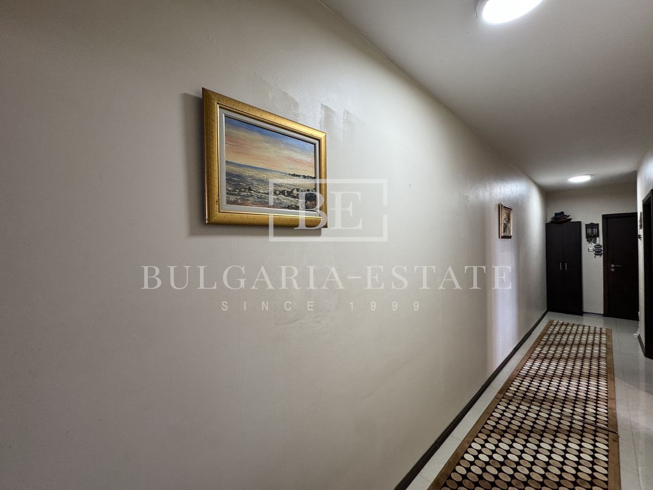 🏡 Стилно обзаведен тристаен апартамент с паркомясто в с. Езерово - 0